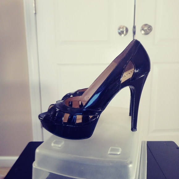 Guess Women's Black Heels - Picture 4 of 13